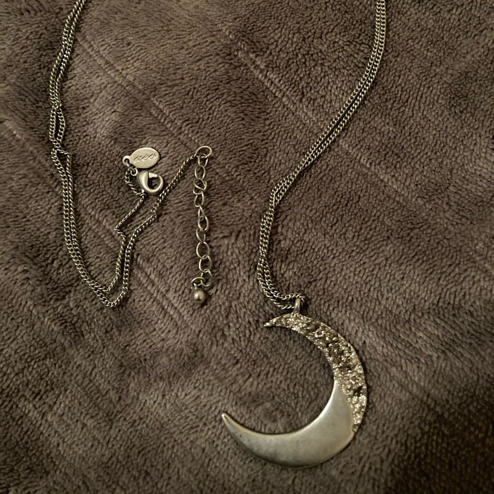 Women’s necklace